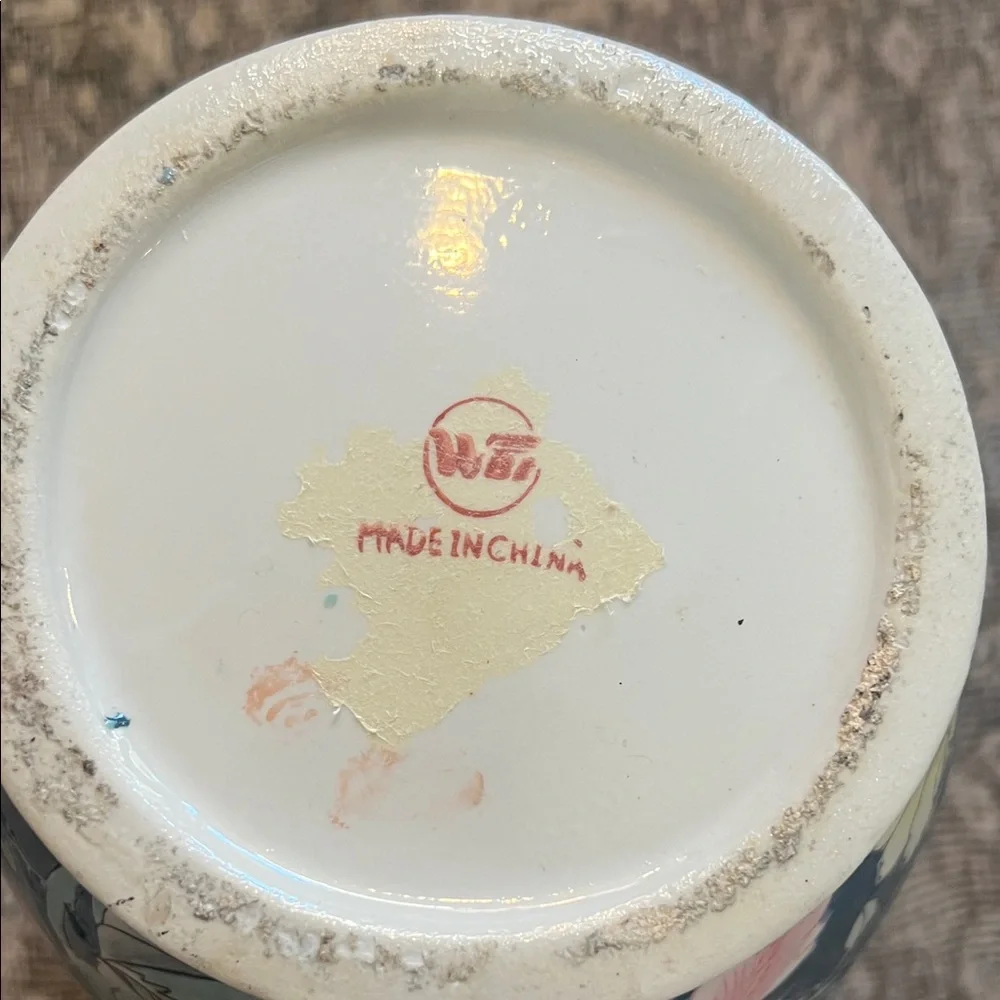 Vintage WBI Signed Chinese Porcelain Colorful Floral Vase 12 inches - Picture 6 of 6